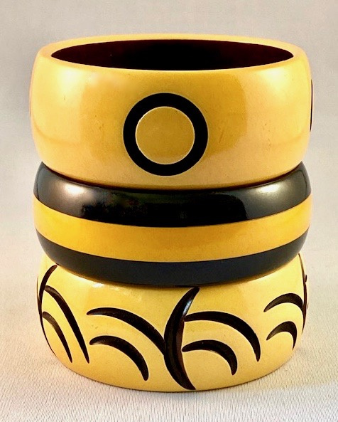 BB124 custard/black overdyed bangles